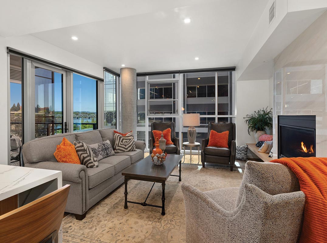 RIVER VIEW CORNER 1 BEDROOM!